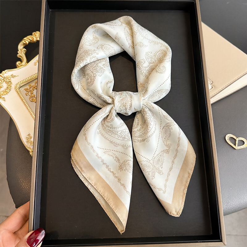 Scarf Silk Square - ผ้าพันคอสี่เหลี่ยมลายเพสลีย์สีเบจสไตล์วินเทจ ผ้าซาตินไหมสำหรับผู้หญิง ใช้ได้ทุกวันในฤดูร้อน ป้องกันแสงแดด ใช้เป็นเครื่องประดับผมและคอ